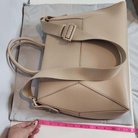 🔥Charles&Keith Nasrin Geometric Tote Bag Large Oat Large - Picture 7 of 11